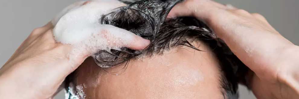 Prodotti detergenti per capelli: quali principi attivi devono contenere?